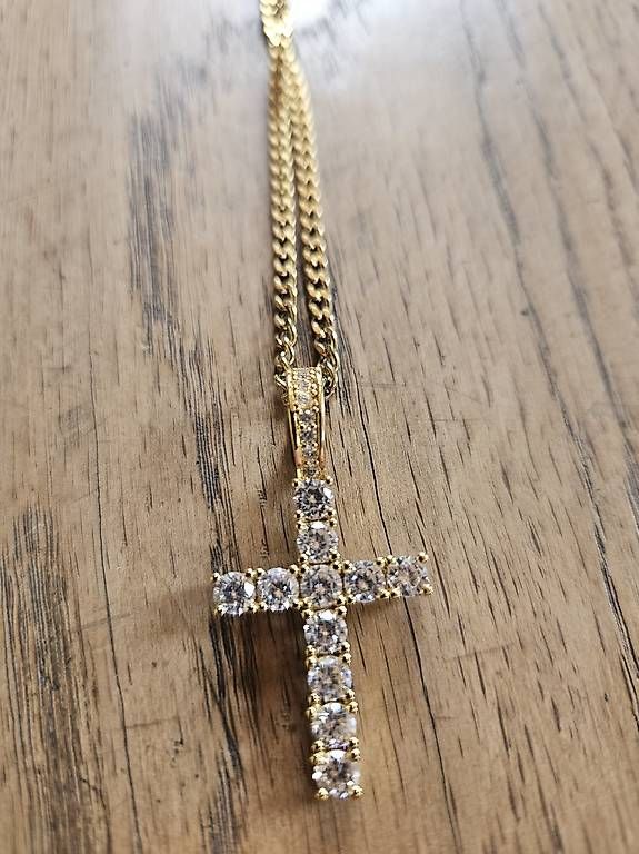 Ketten: Kette mit Kreuz und Edelsteinen – Gebraucht aus Cazis von Morrisb 2
