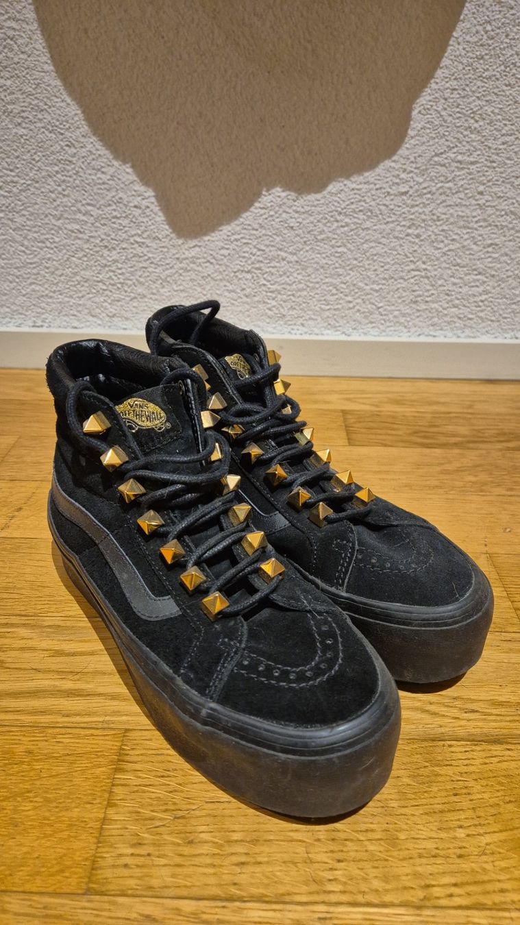 Vans Scarpe da donna: Vans mit Nieten Gr 36 – Usato da Altstätten SG venduto da Akitoichiro