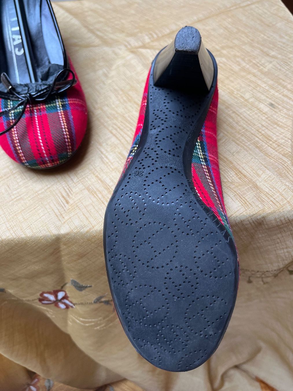 Chaussures femmes: Escarpins rouge motif écossais – Neuf (Voir description) à Sion par dol_v5bk 5