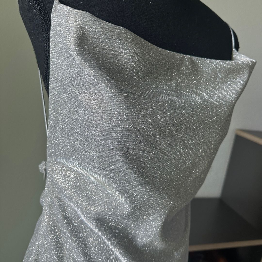 Kleider: DESIGNER-MIDI-PARTYKLEID SILBER GLITZER M – Neu und originalverpackt aus Zofingen von JumpInVintage 1