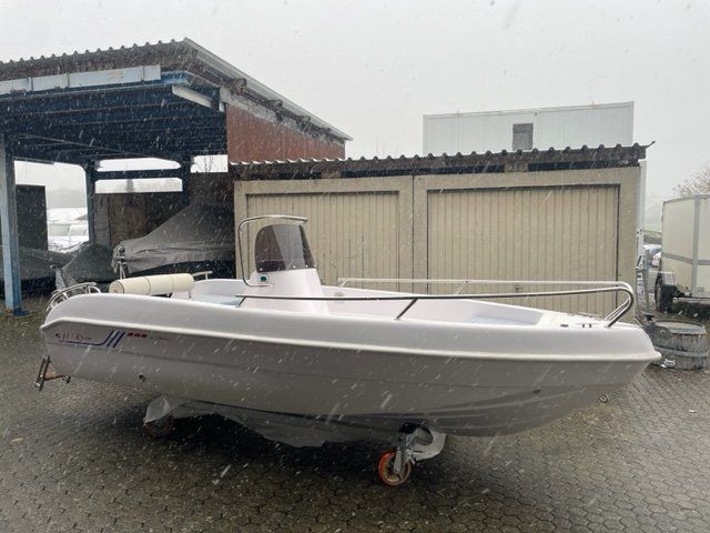 Barche: Motorboot mit Mittelconsole – Nuovo e nell'imballaggio originale da Kriens venduto da monte06