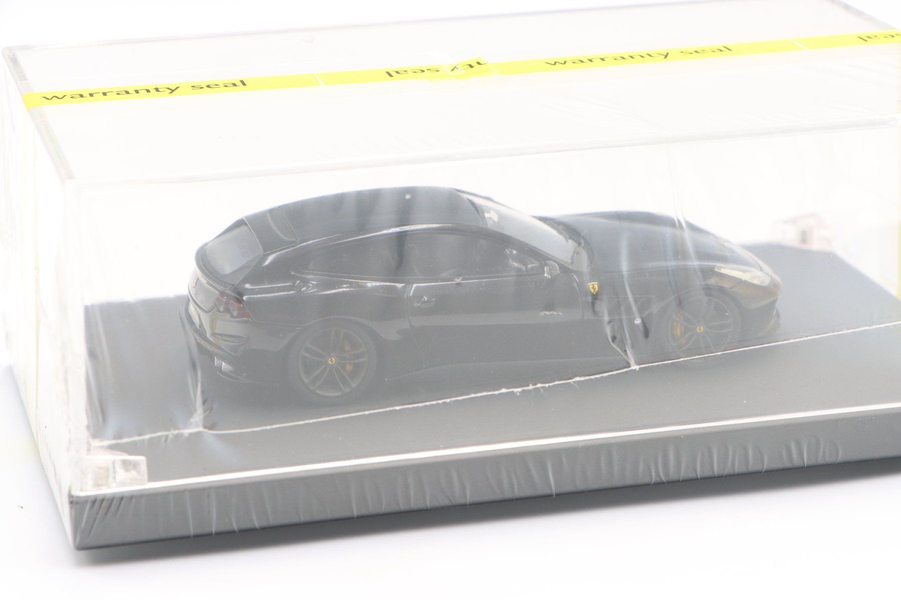 Ferrari Modellini d'auto: Ferrari GTC4 Lusso 2017 Owners Box 1:43 – Nuovo (secondo la descrizione) da Bühl b.Aarberg venduto da modelldiecast 7