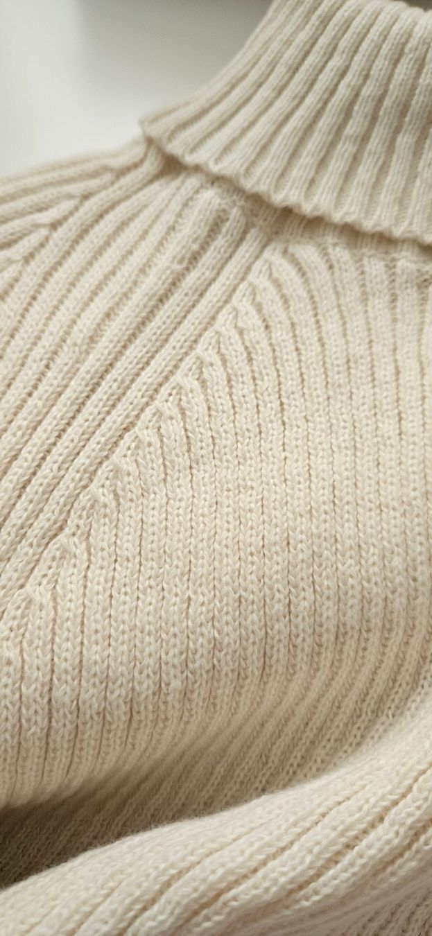 Maglioni & Felpe: Rollkragen Pullover, beige – Usato da Birmensdorf ZH venduto da ele_mf8v 2