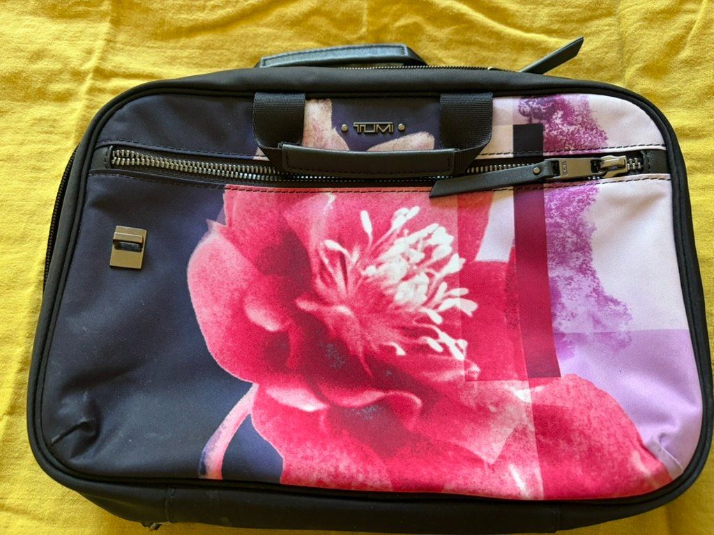 Tumi Borse da donna: Tumi travel case Like new – Usato da cham venduto da monkeytea 1