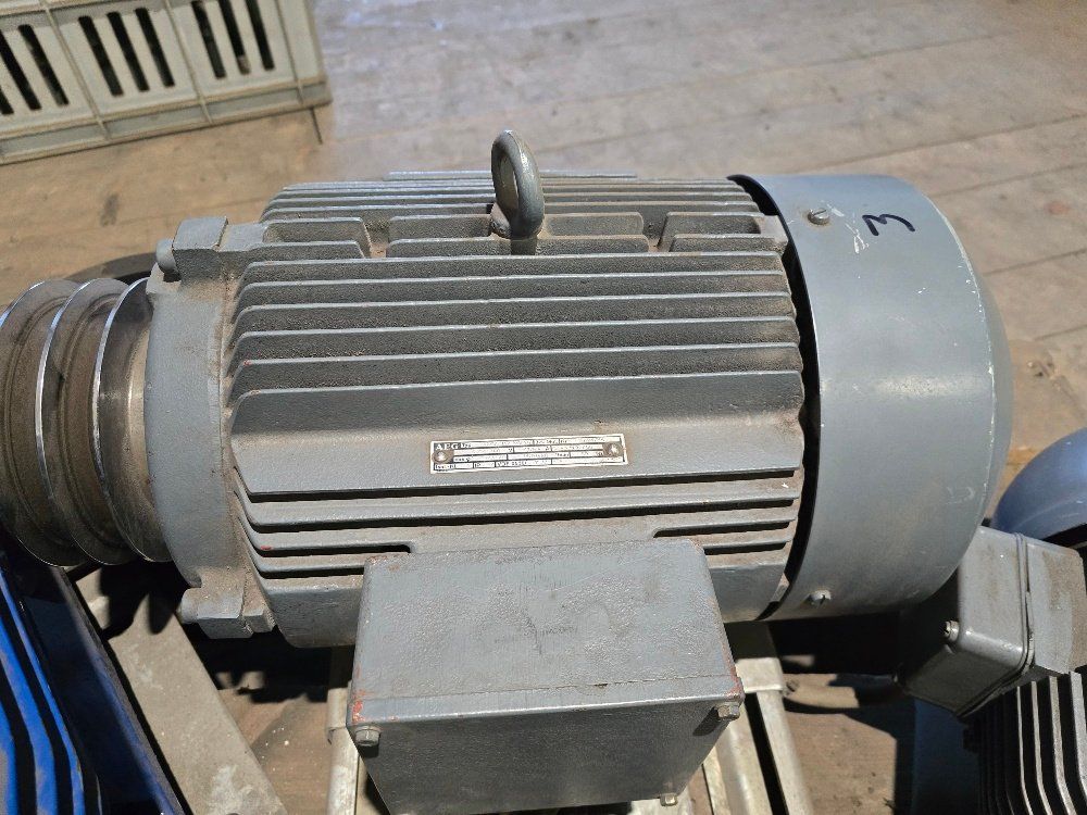 Motori: Elektromotor 400 Volt,5.2 / 1.8KW Drehstrom Motor – Usato da Cunter venduto da LMPOWER
