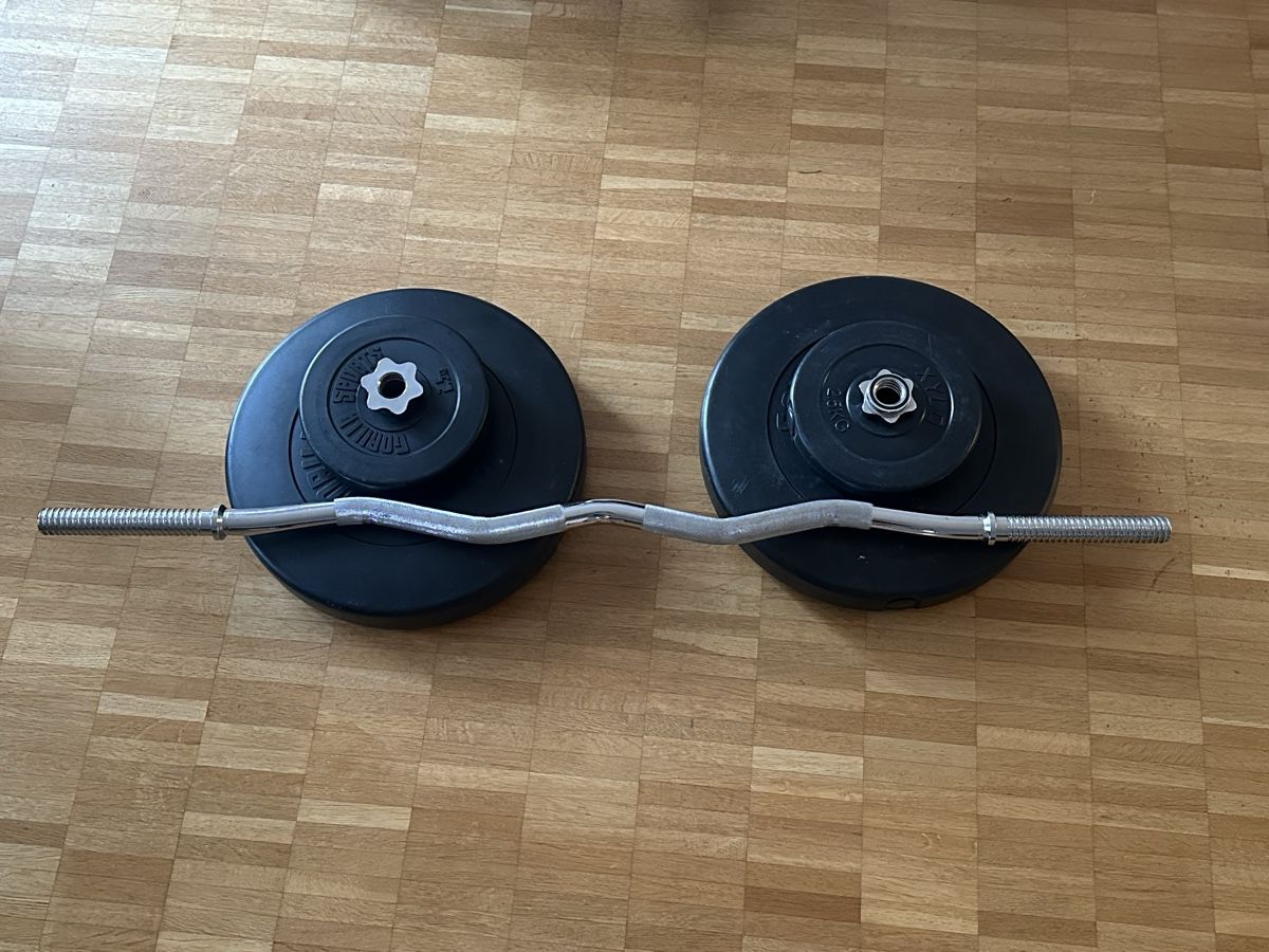 Hanteln & Gewichte: Curlstange mit Gewichtsscheiben 42kg – Gebraucht aus Herrliberg von psm_67l5 1