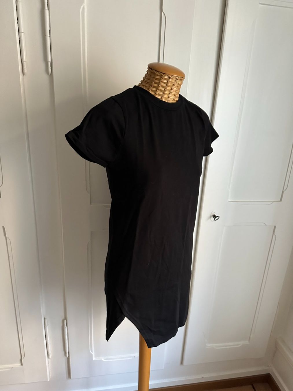 T-Shirts: SUPERDOWN - Longshirt schwarz XS – Gebraucht aus Zürich von Diazaio 1