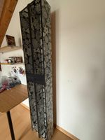 Regal, schmal und hoch