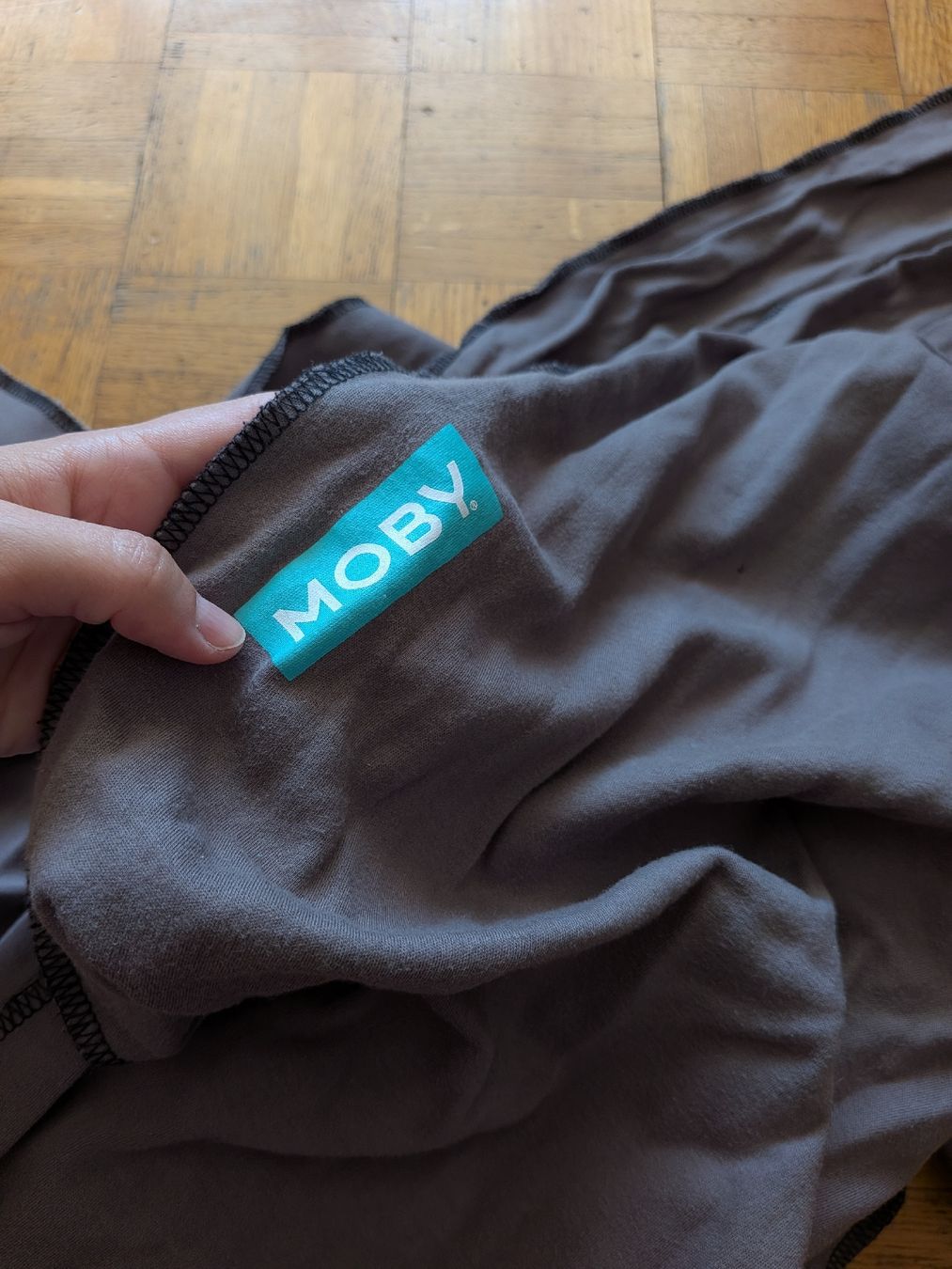 Moby Wrap Marsupi portabebè: Moby baby wrap écharpe de portage GRISE – Usato da Genève venduto da Loloana
