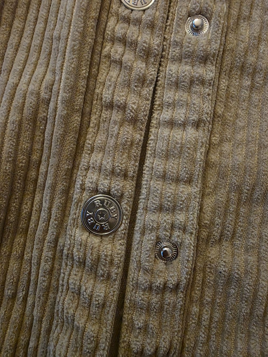 Hemden: Ruby Cordhemd Baumwolle beige Grösse S 36 neuwertig – Gebraucht aus Malans GR von Pat800 3