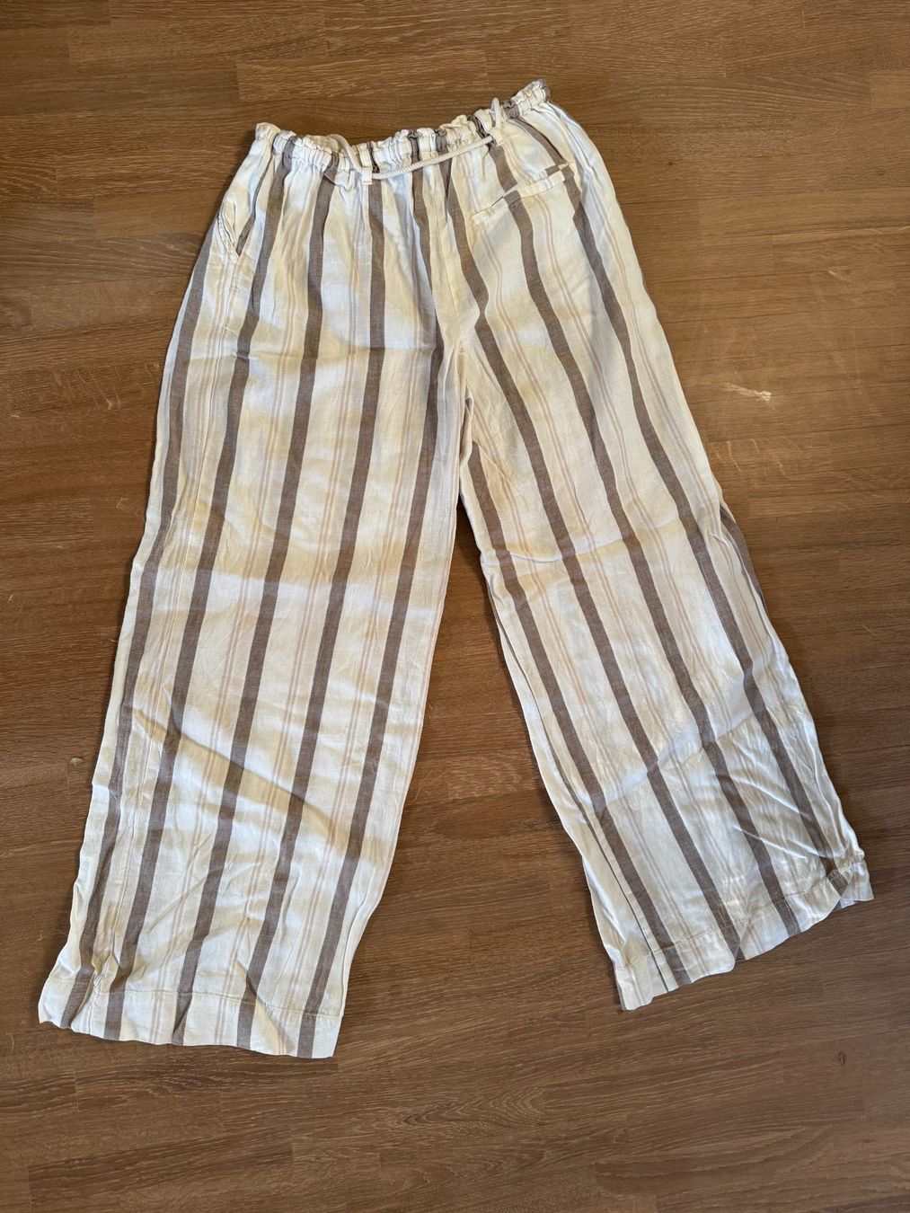 Bershka Pantaloni: Pantalon large rayé Bershka taille M – Usato da Rossemaison venduto da Carduelis 1