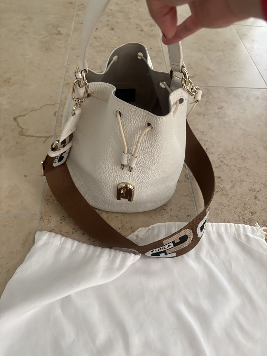 Furla Taschen für Damen: Furla Beuteltasche – Gebraucht aus Zürich von AJO91 2