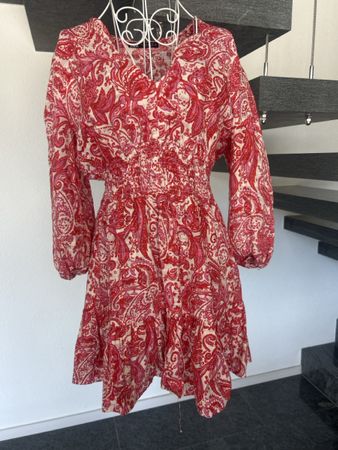 Robe courte Zara motif cachemire blanc rose rouge taille M