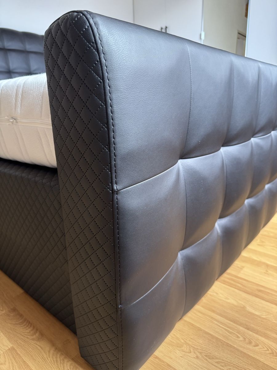 Betten: Bett / Boxspringbett Schwarz Kunstleder fast neue Matrazen – Gebraucht aus Buchs SG von G.M.S. 2