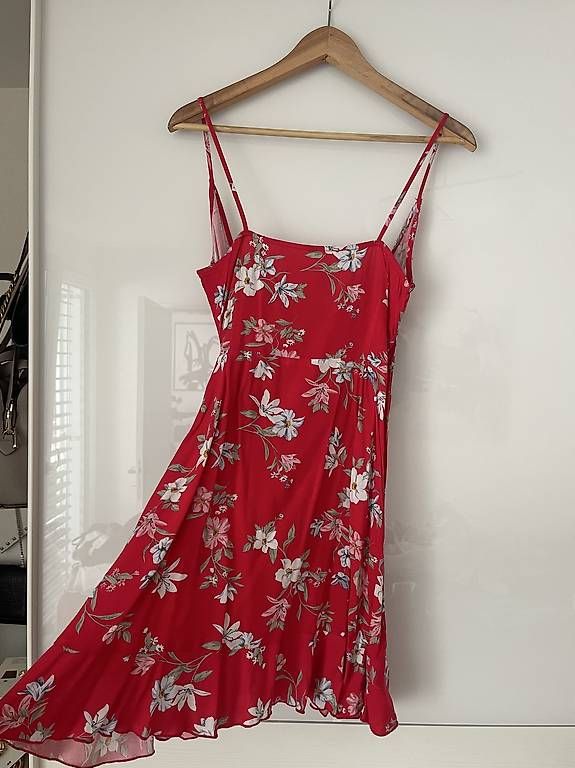 H&M Kleider: Neues H&M Kleid in Größe 38 – Neu (gemäss Beschreibung) aus Zürich von michaela_2024 1