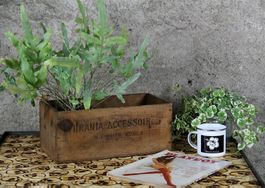 Holzkiste "Urania-Accessoires, Zürich"