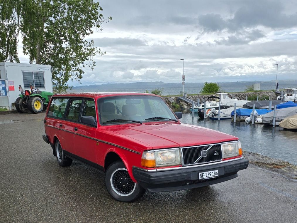 Volvo Autos: volvo 240 Classic – D'occasion à Peseux par tch_7l5b