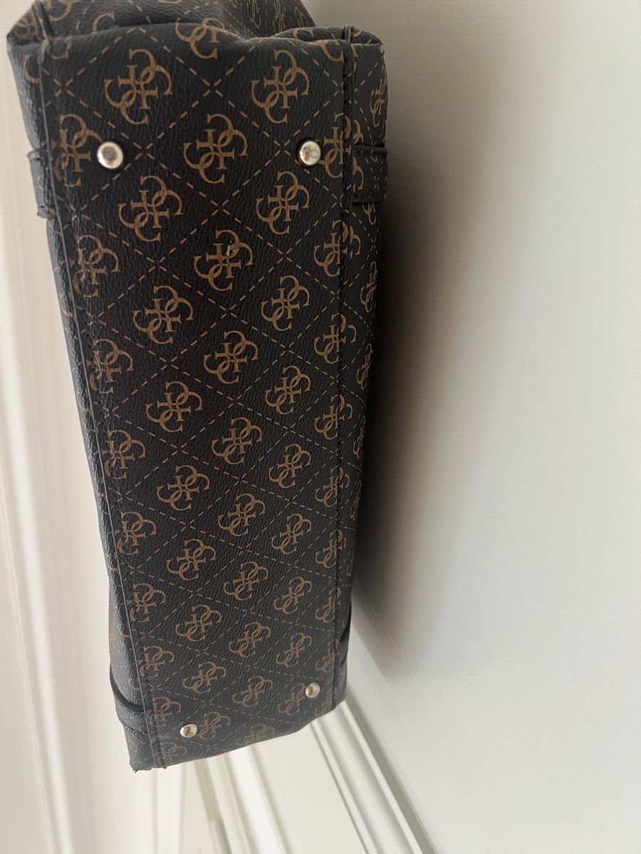 Guess Borse da donna: Schöne Guess Handtasche mit Muster – Usato da Thun venduto da bab_t79n 4