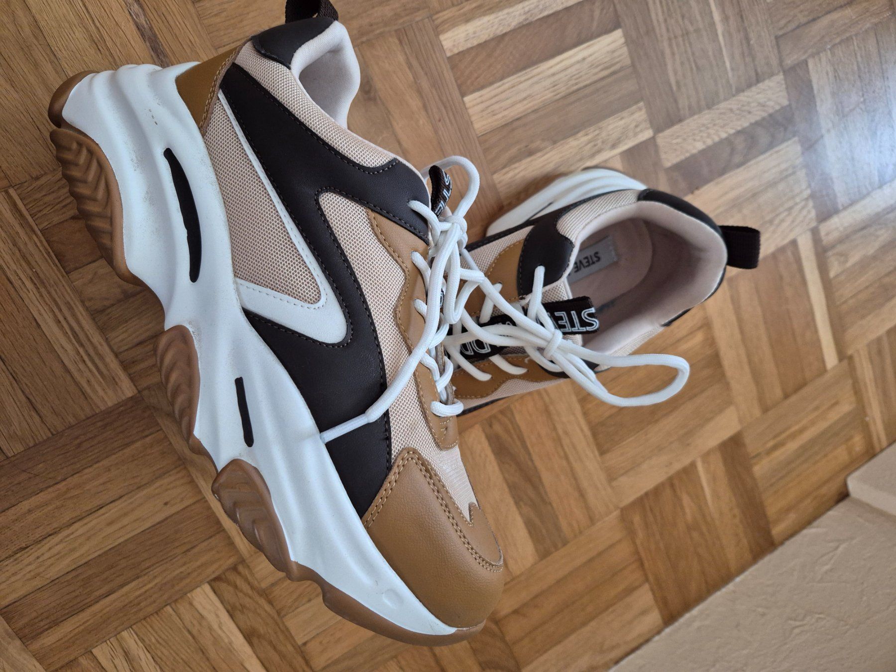 Scarpe da donna: Schuhe fast neu. NP : 180,- – Usato da Wetzikon ZH venduto da Santalik