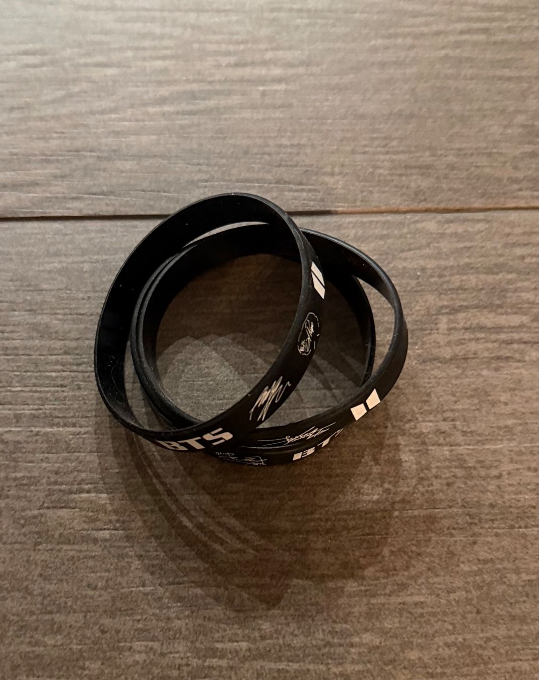 Bracciali & Braccialetti: Armband BTS Silikon schwarz – Usato da Biel/Bienne venduto da reb_s9wm