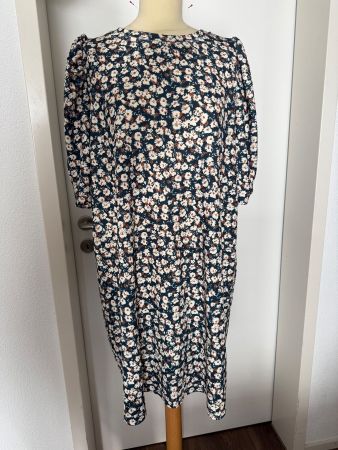 Zara Sommerkleid mit Blumenmuster, ungetragen, Gr. XL