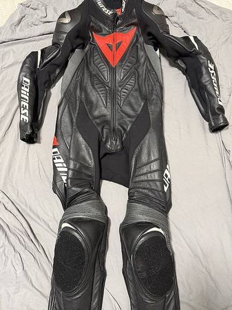 Tuta dainese