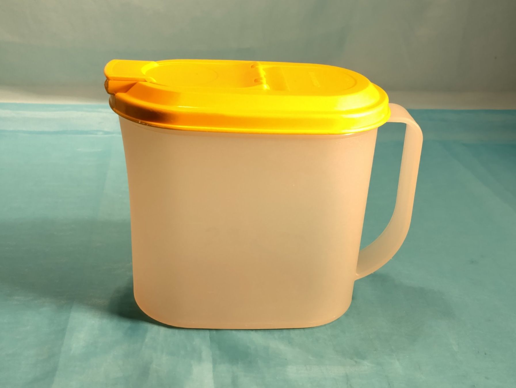 Tupperware Behälter & Ähnliches: Tupperware verschliessbare Kanne – Gebraucht aus Bellach von JingleCherry