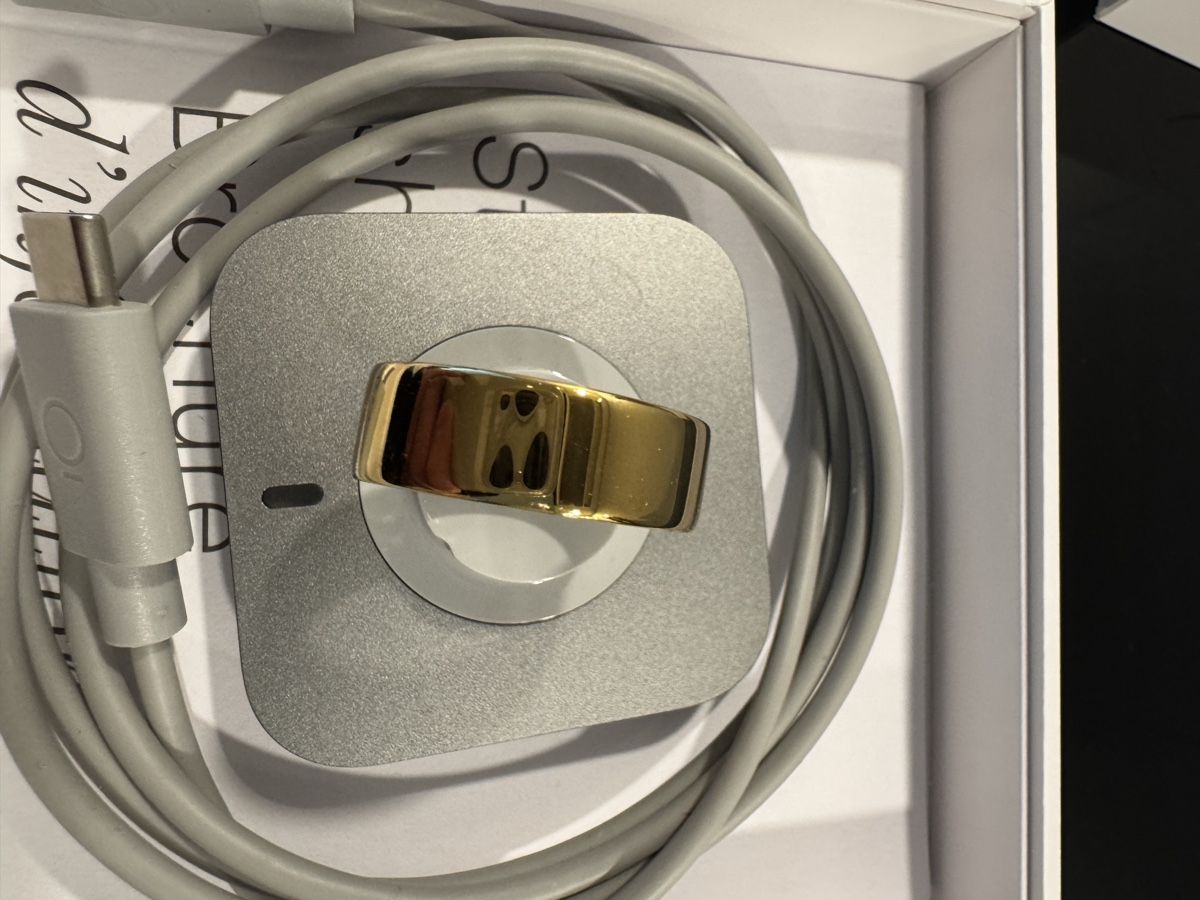 Oura Anelli: Oura Ring 4 Gold Grösse 9 mit Ladekabel – Usato da Neuendorf venduto da Barry_seal 3