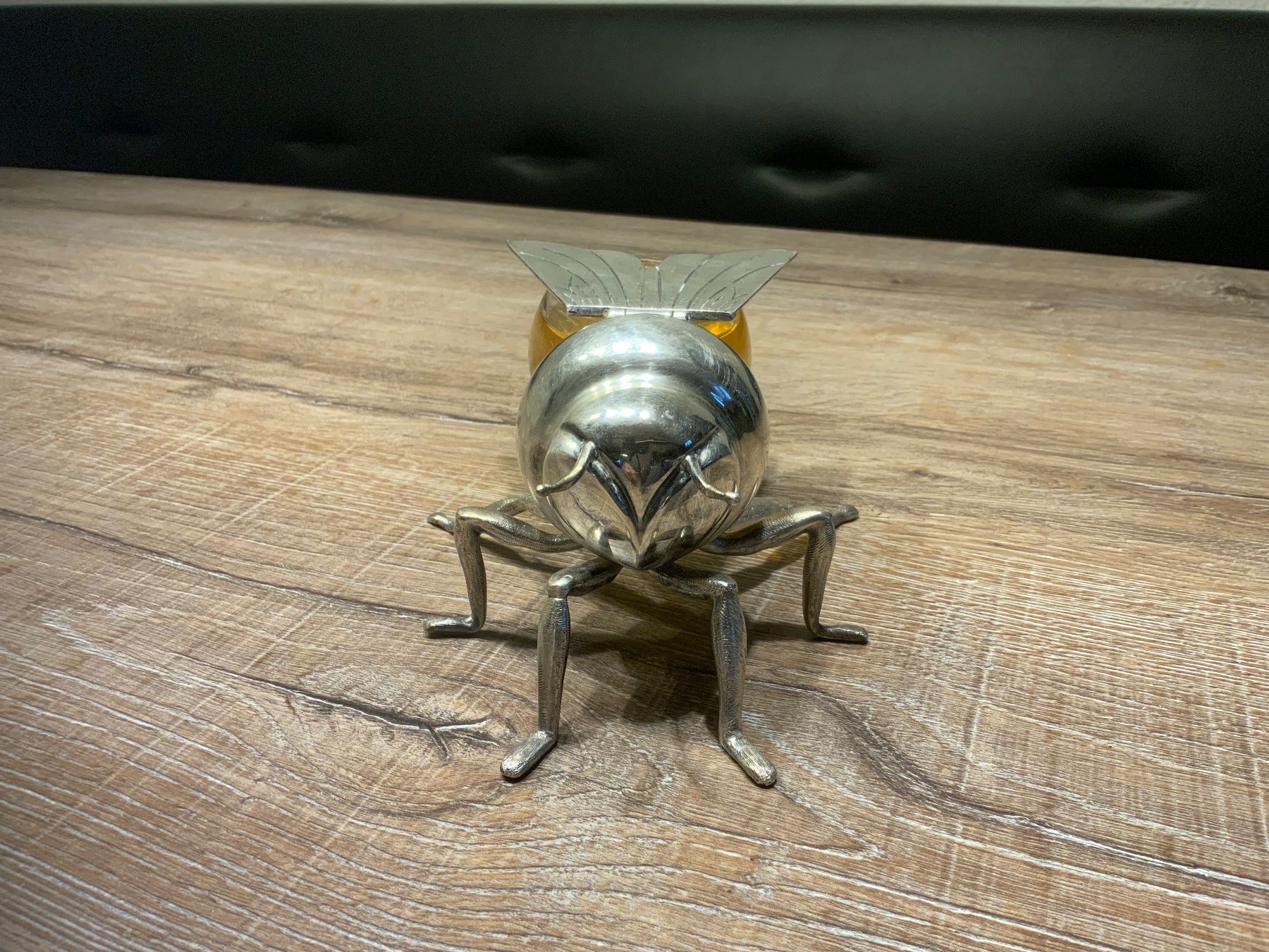 Statuette: Honigtopf in Bienenform, versilbert, Wappin&Webb – Usato da Willisau venduto da Minali 3