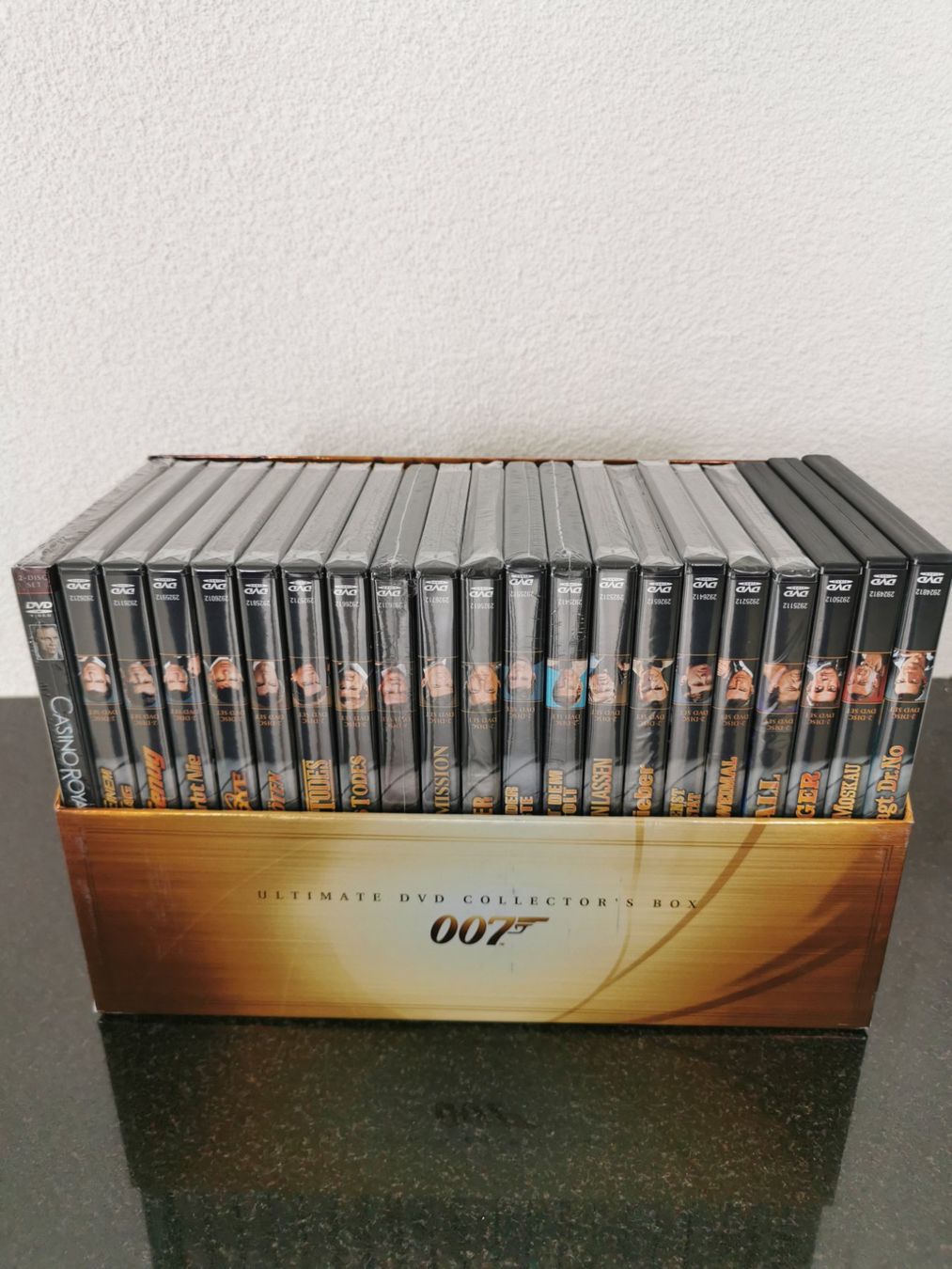 Alle DVDs: James Bond 007 Ultimate DVD Collector's Box – Gebraucht aus St.Gallen von  2