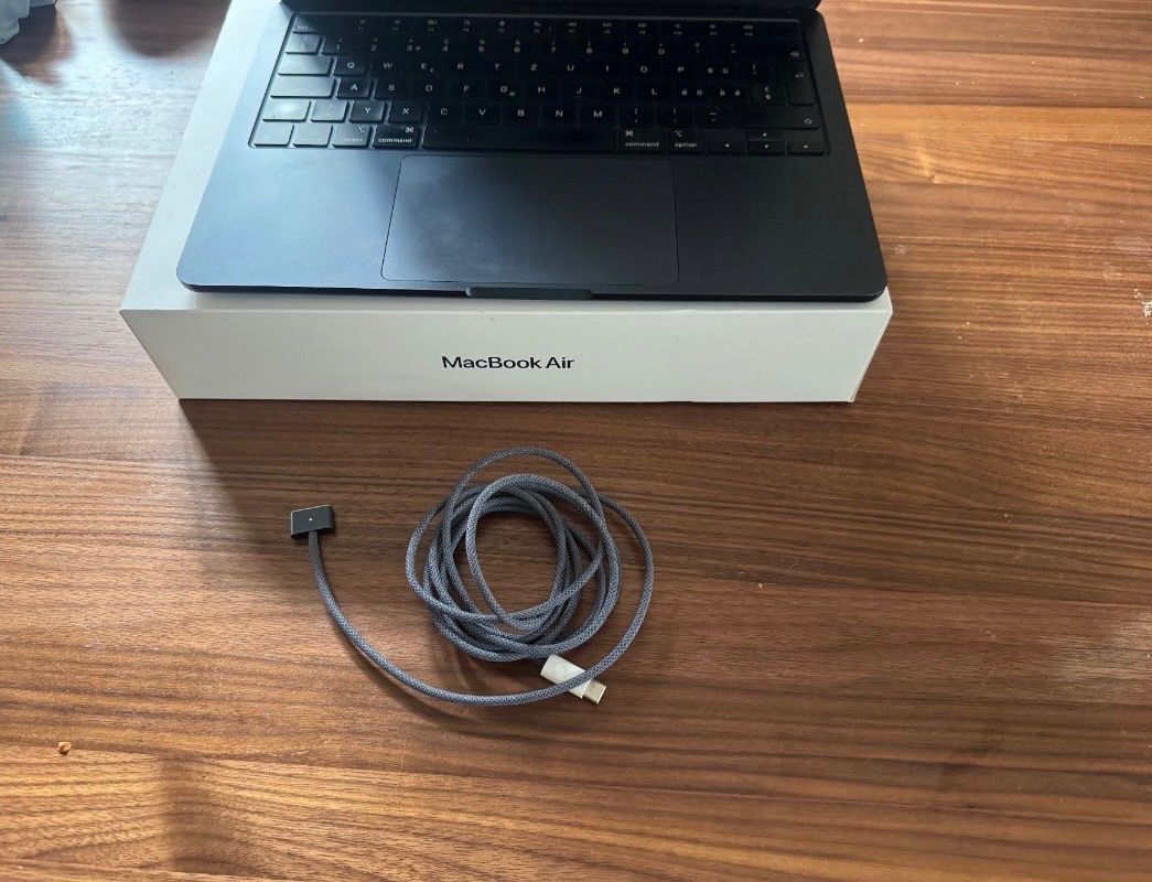 Apple Notebook: Macbook air M2 256GB / 8GB – Usato da Utzigen venduto da Horvato 1