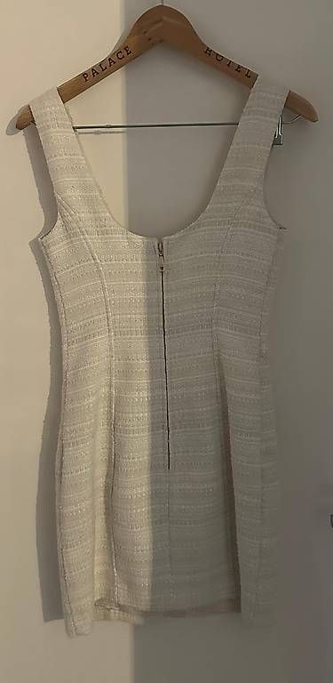 Kleider: Guess Kleid – Gebraucht aus Wauwil von est_r5td 1