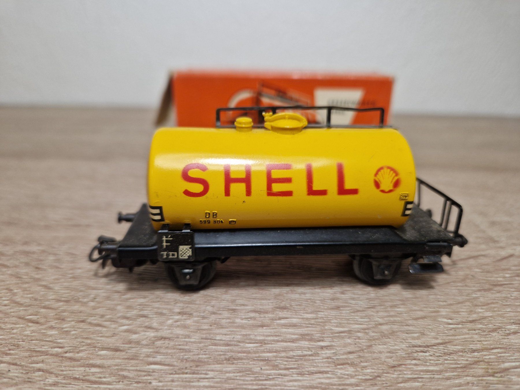 Märklin Modelleisenbahnen: Märklin 4502 Kesselwagen Shell H0 – Gebraucht aus St-Aubin-Sauges von tantome 1