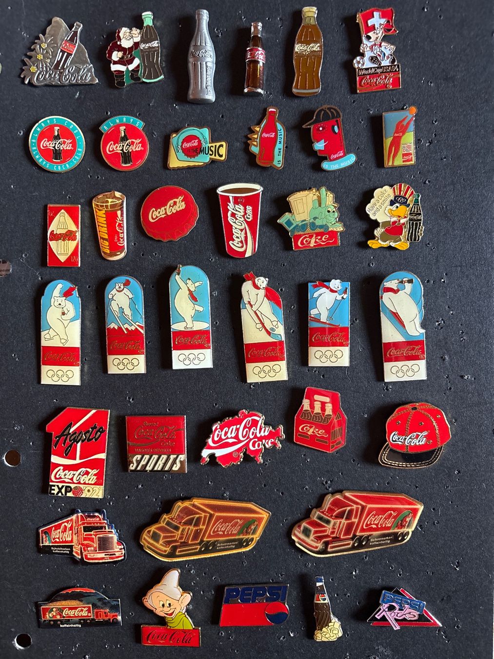 Plaquettes & Badges: Pins Coca Cola 34 Stk. u. Pepsi 3 Stk. – D'occasion à Lützelflüh-Goldbach par NicoleL.