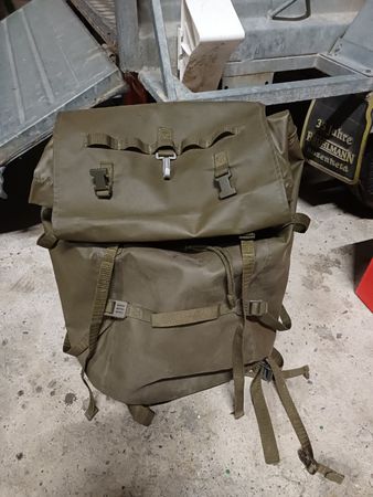 Armeerucksack gross, robust und wasserdicht, Top Zustand!