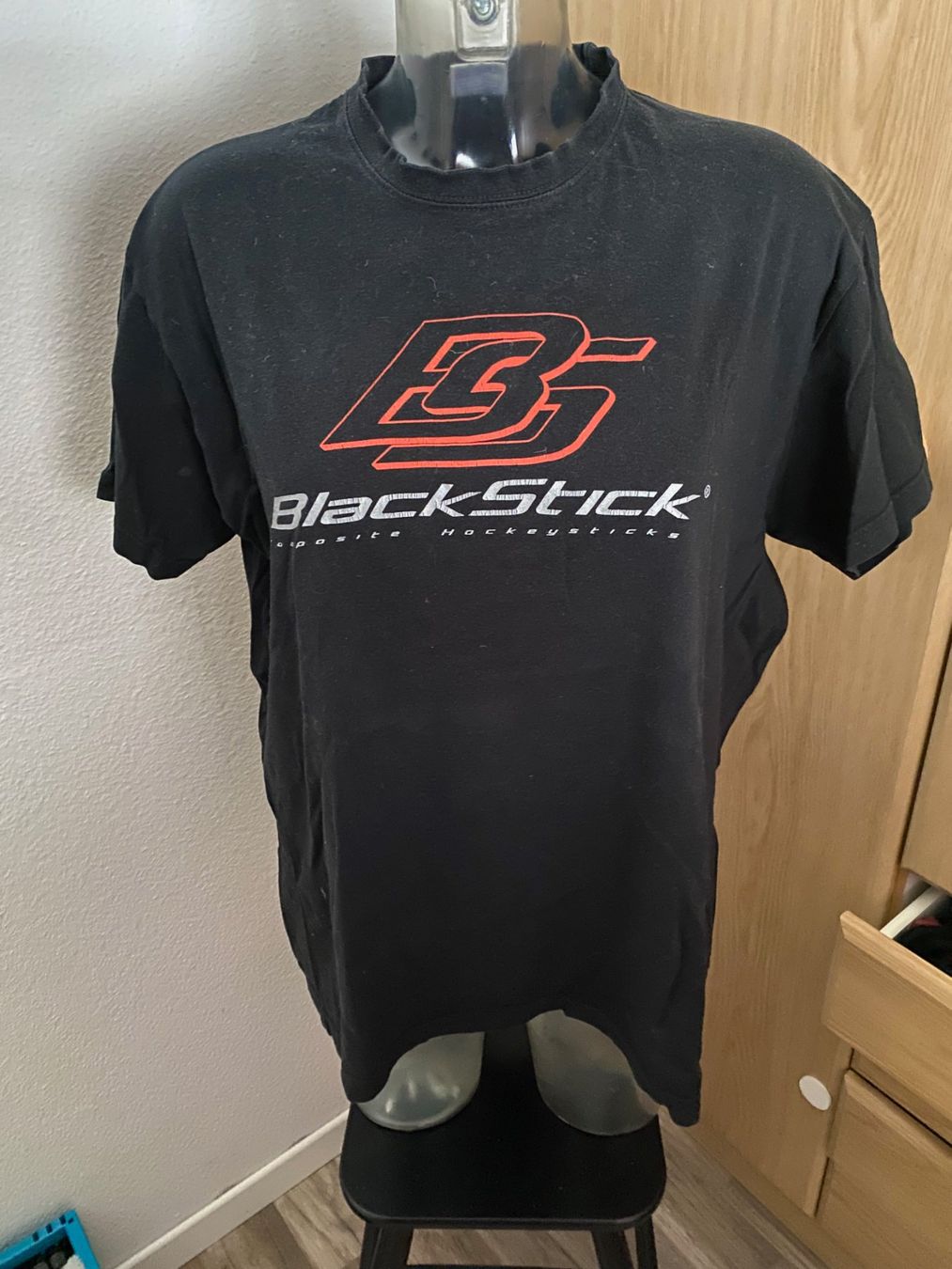 T-shirt: BlackStick T-Shirt schwarz Grösse L – Usato da Allenwinden venduto da Obalu 3