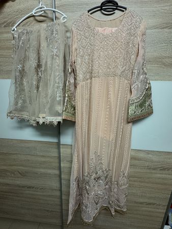 Damen Kleid mit Stickerei und Schal rosa guter Zustand