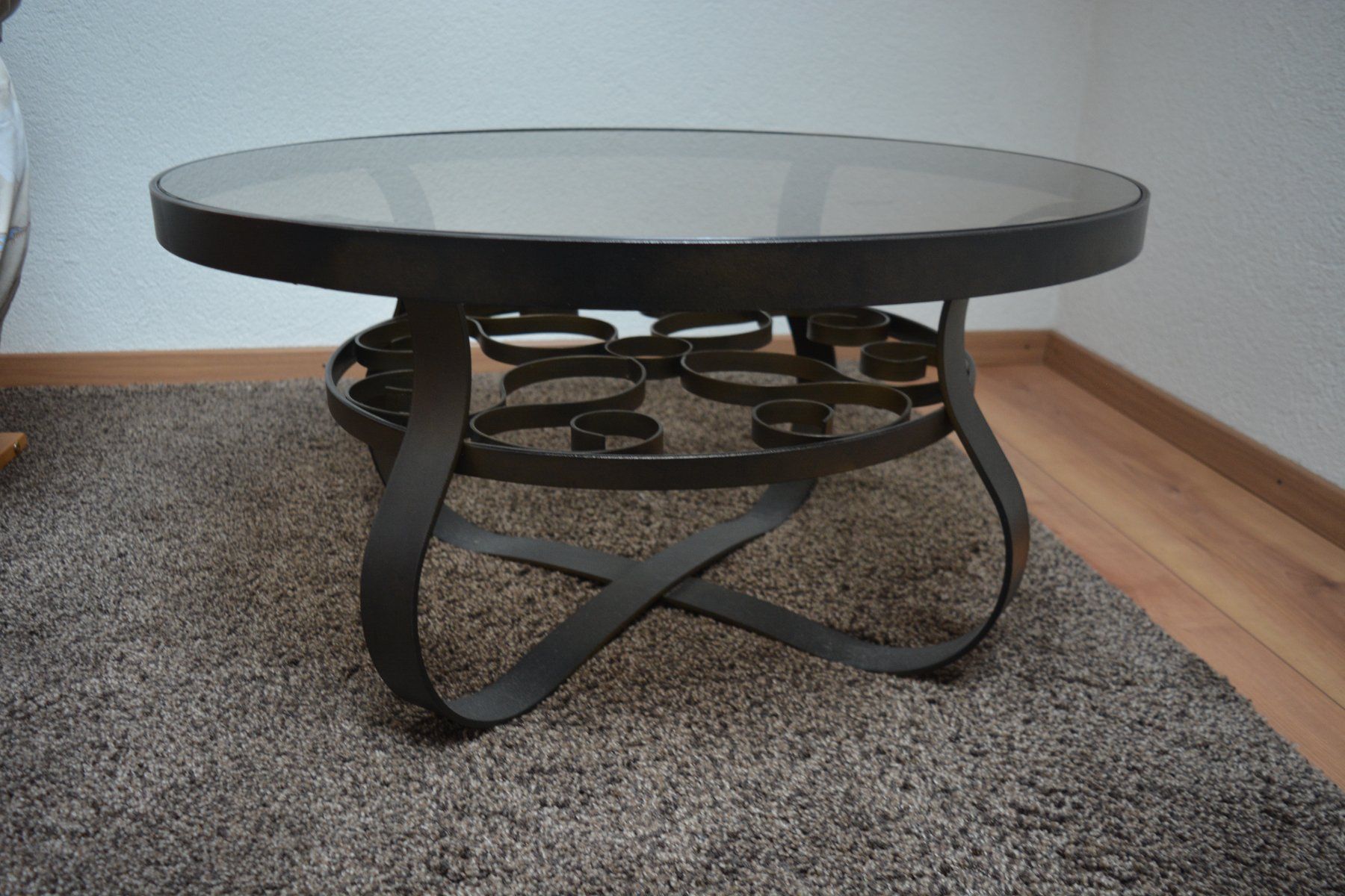 Tables: Couchtisch mit Glasplatte – D'occasion à Tann par Pepiino 1