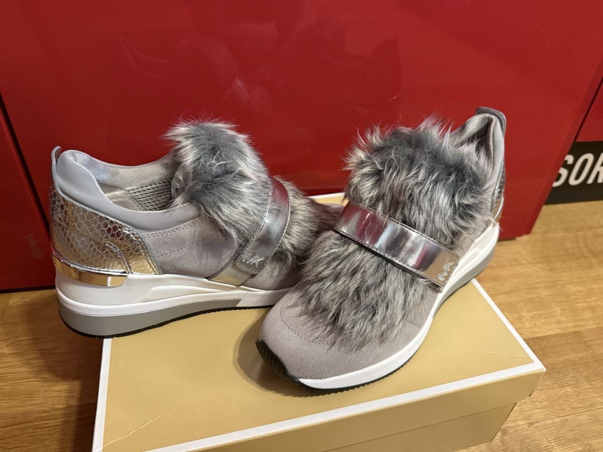 Scarpe da donna: Michael Kors Wintersneakers, Gr. 38, Neu – Nuovo e nell'imballaggio originale da Reinach AG venduto da innamac 4