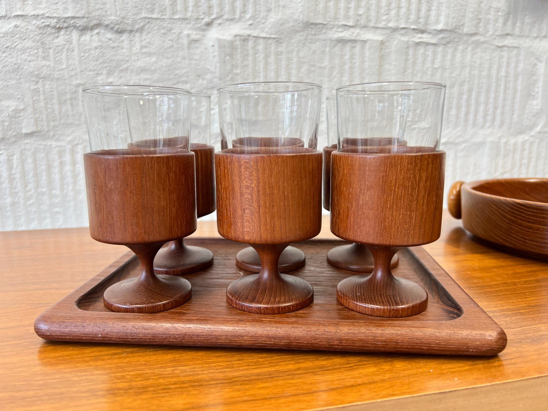 Bicchieri: Vintage Gläser-Set mit Teak Tablett – Usato da Walzenhausen venduto da stilvollwohnen 2