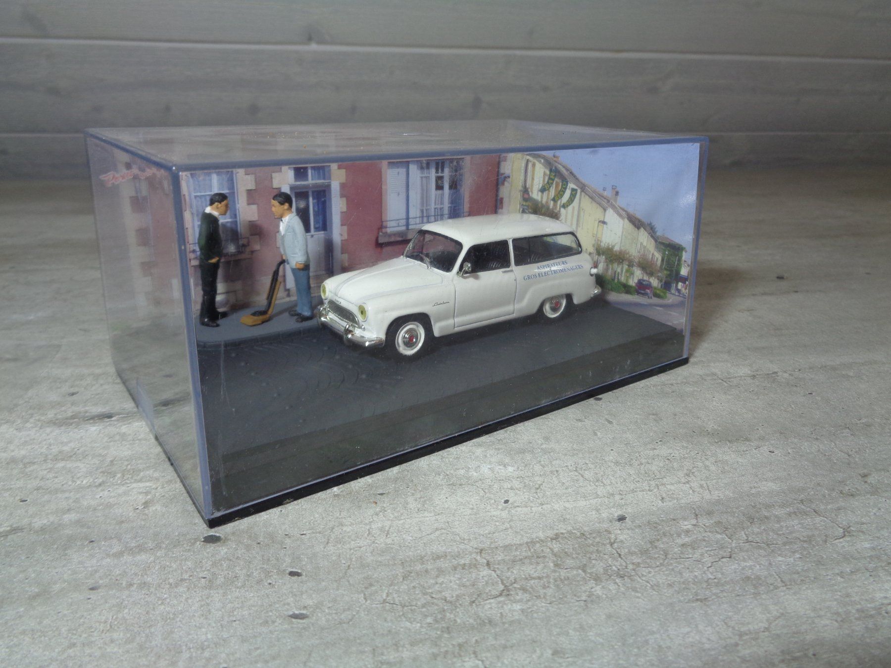 Simca Modellini d'auto: Altaya 1:43 Diorama Classic Car Simca Aronde Châtelaine – Usato da Reconvilier venduto da rallycar