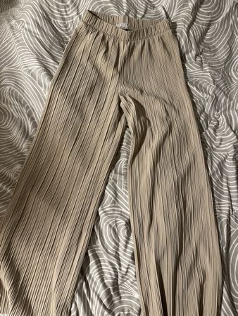 Hosen weit beige Grösse L/44 guter Zustand