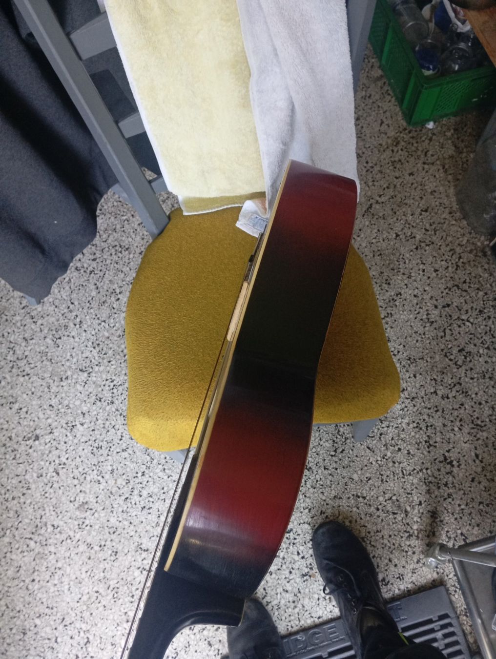 Strumenti musicali: Accoustic guitar – Usato da Basel venduto da Petergunn 5
