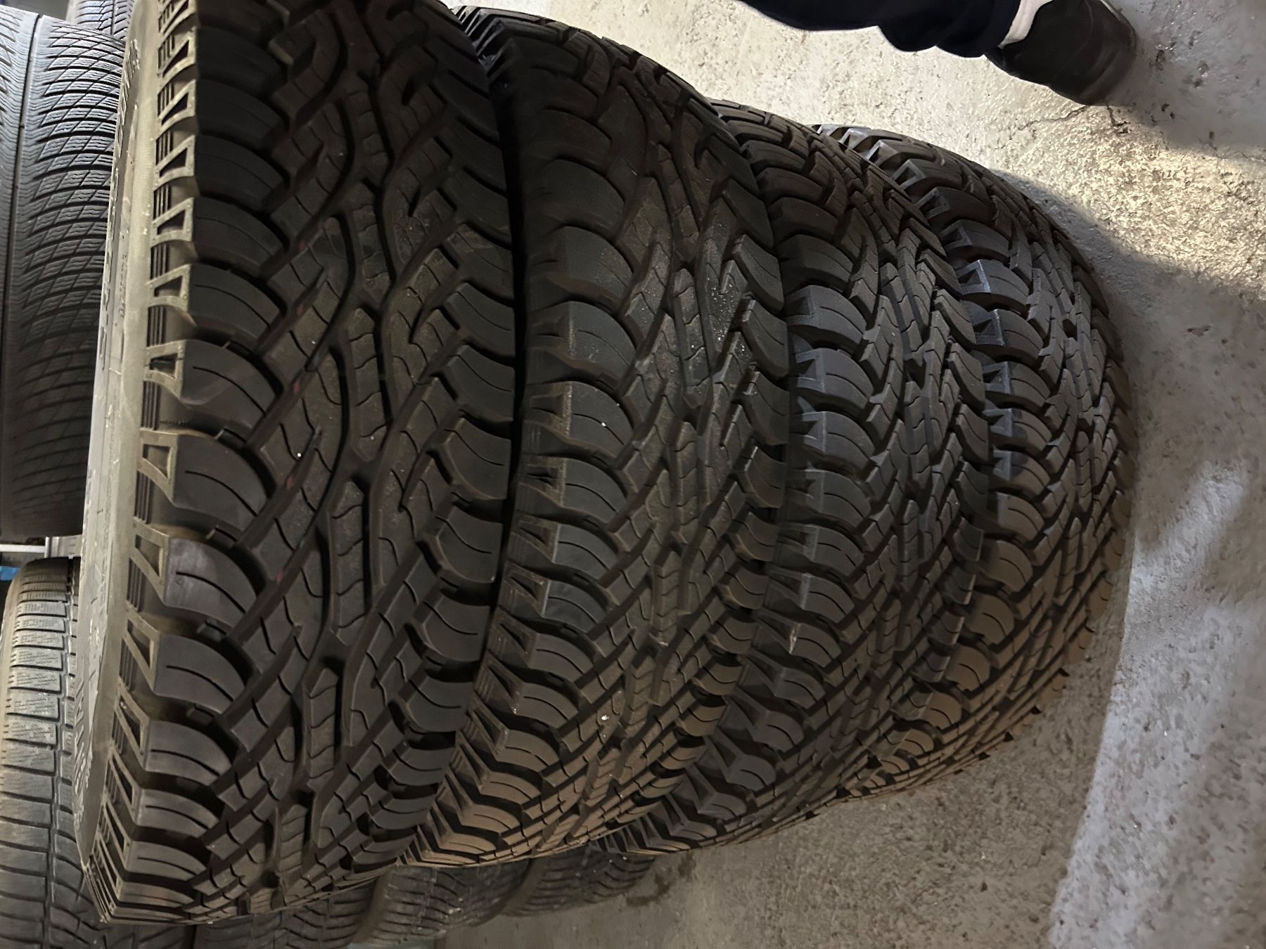 Continental Pneus & Roues: 4x 235/85 R16C winter – D'occasion à Haldenstein par albert94 3