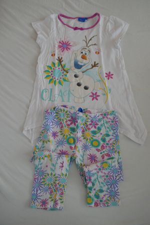 Olaf Pyjama (Frozen) mit schönen Blumenhosen, Gr. 122/128