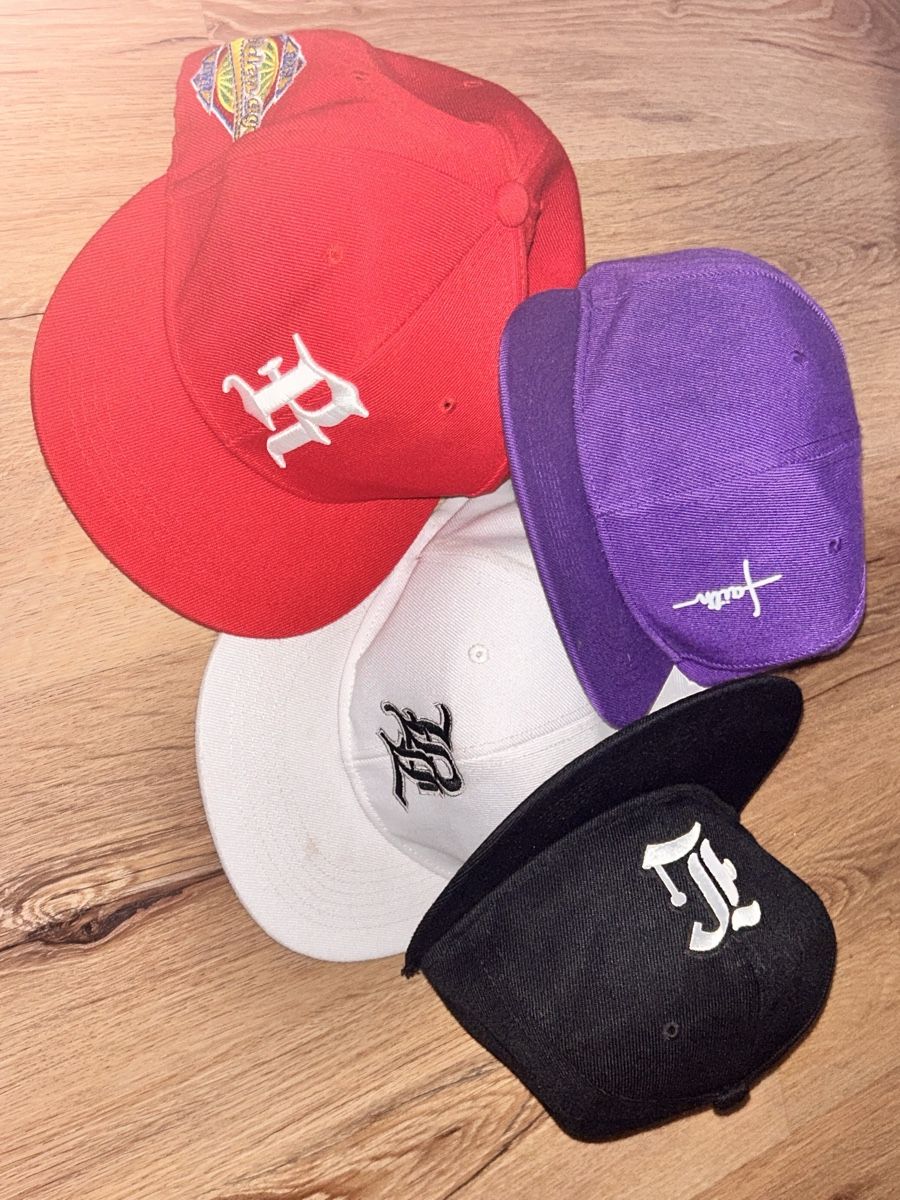 Autres vêtements & accessoires: casquettes – Neuf (Voir description) à Choëx par Nora.07 1
