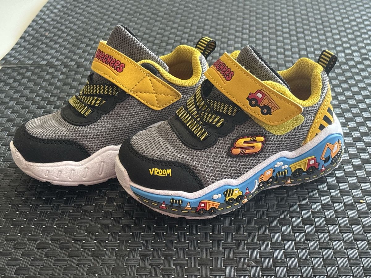 Skechers Schuhe für Jungen: Skechers Schuhe Grosse 22 – Gebraucht aus Ehrendingen von Katy28