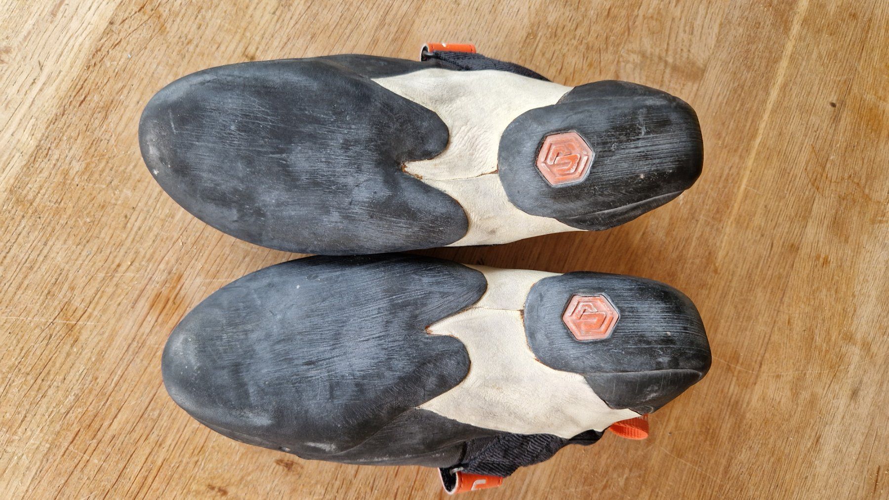 Scarpe da uomo: Kletterfinken Gr. 39,5 Kletterschuhe Kind – Usato da Zürich venduto da Peter_Ha 3