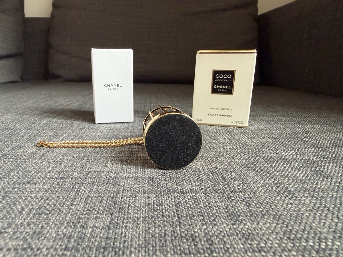 Chanel Portachiavi: Rare Chanel Miniature Set – Nuovo e nell'imballaggio originale da Luzern venduto da sas_r89l 4