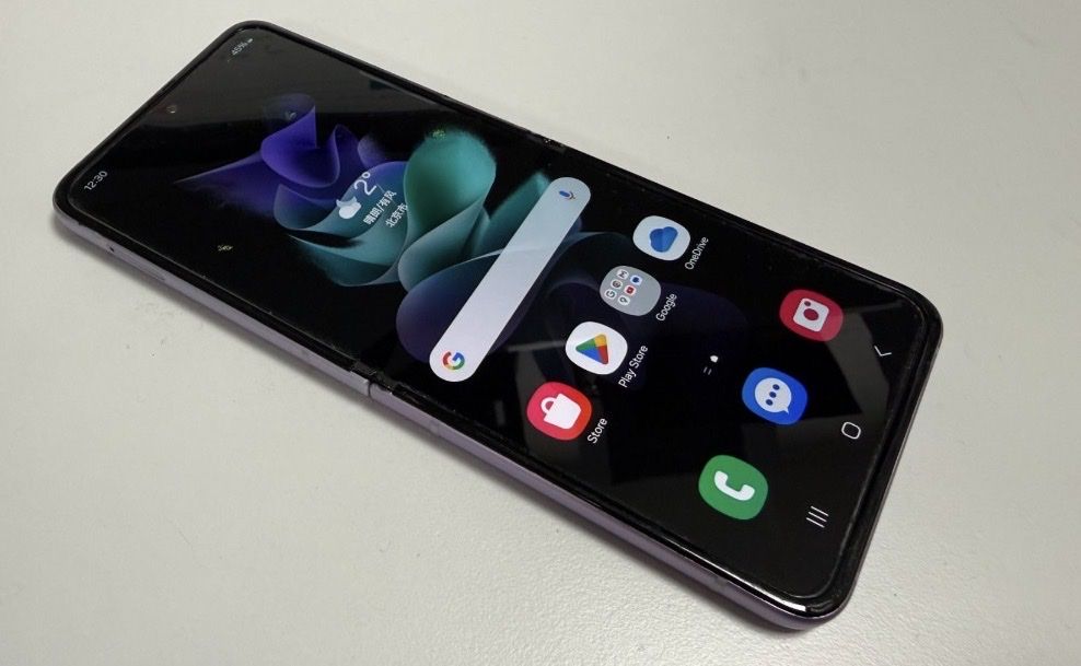 Samsung Telefoni cellulari / Smartphones: Samsung Galaxy Flip3 256GB – Usato da Zeihen venduto da My5tery 4